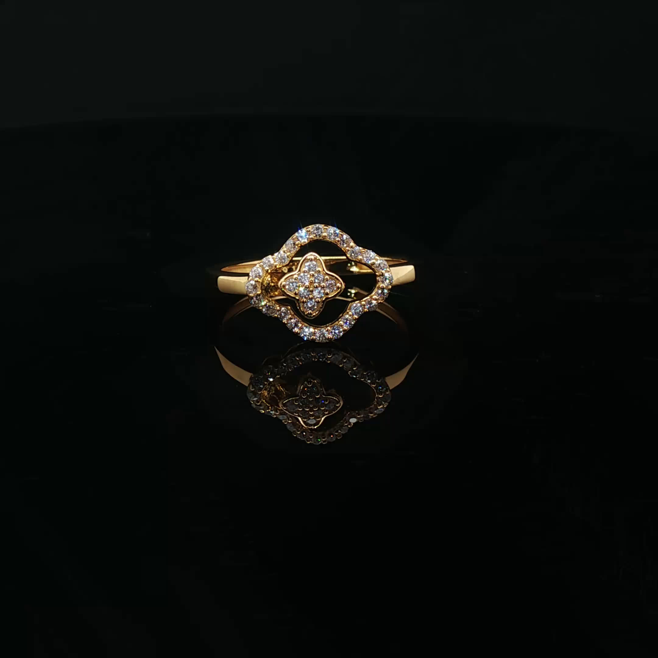 A symbol of luck, crafted in 22k gold