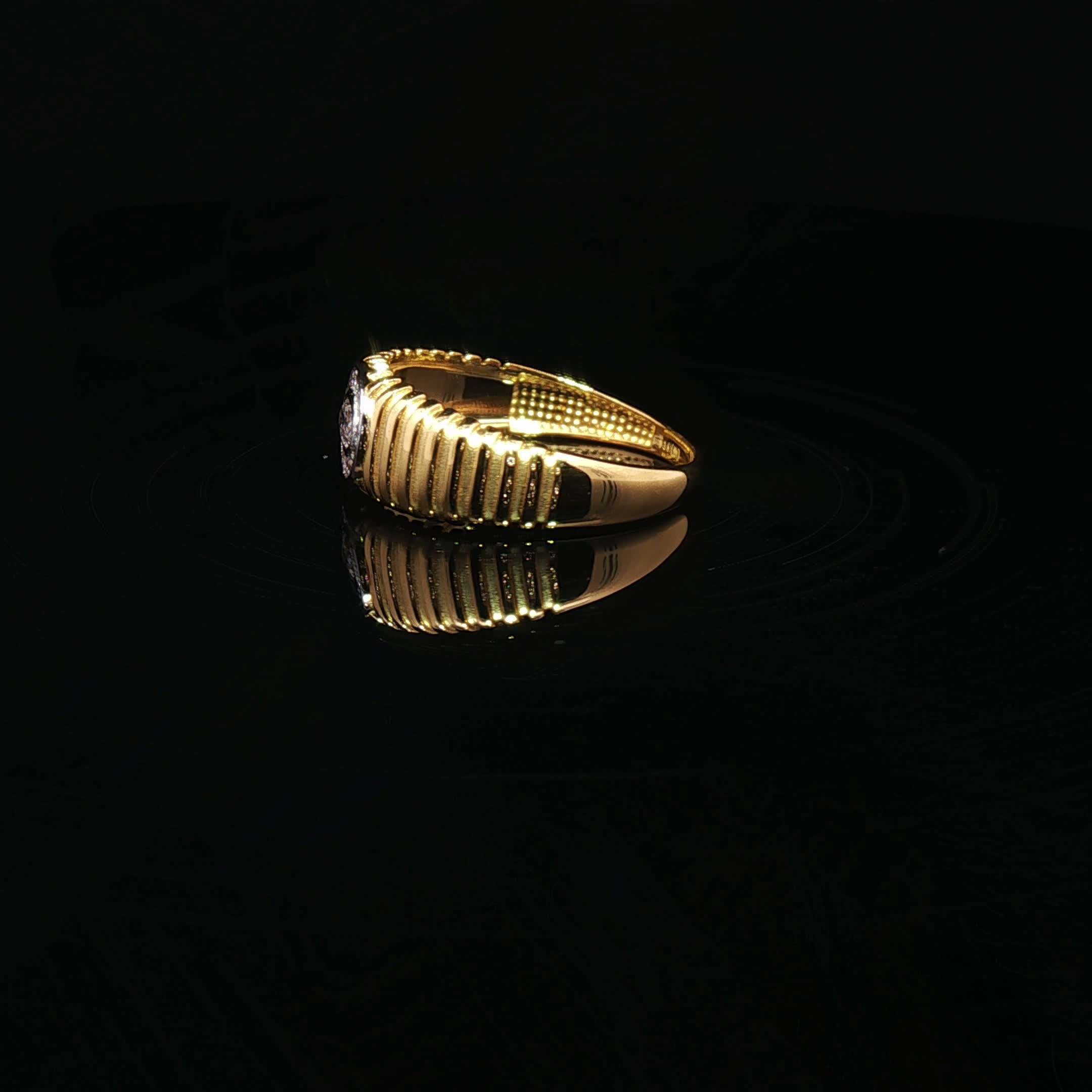 Second image of Oval brilliance, timeless style in 22k Gold
