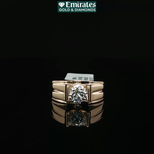 Elegant Round Brilliant Diamond Solitaire Ring in 18K Yellow Gold